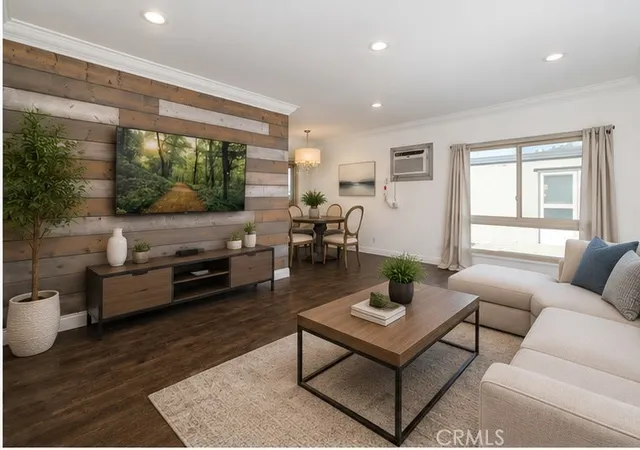 Photo 1 of Sale Pending at 6041 Fountain Park St #9, Woodland Hills, CA 91367 | MLS# SR26199723 | Listing updated on 2026-10-01