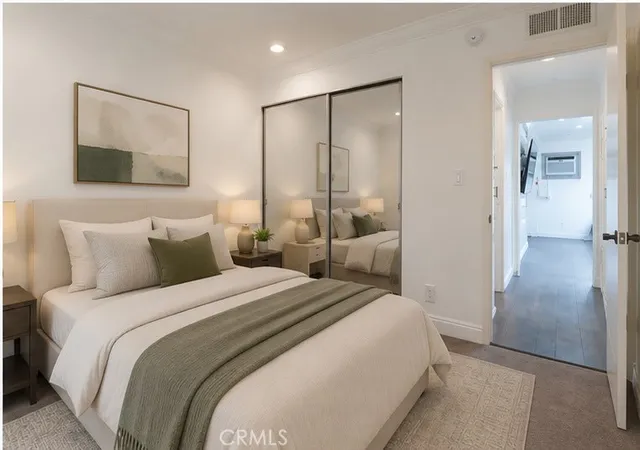 Photo 3 of Sale Pending at 6041 Fountain Park St #9, Woodland Hills, CA 91367 | MLS# SR26199723 | Listing updated on 2026-10-01