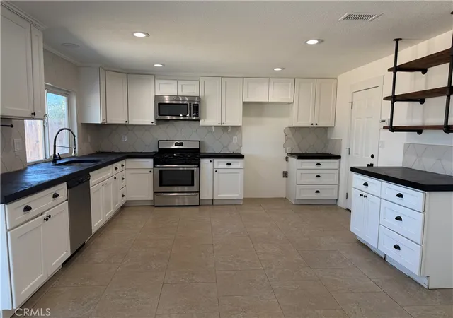 Photo 3 of Single family home for sale at 21360 Sandia, Apple Valley, CA 92308 | MLS# OC26199716 | Listing updated on 2026-09-13