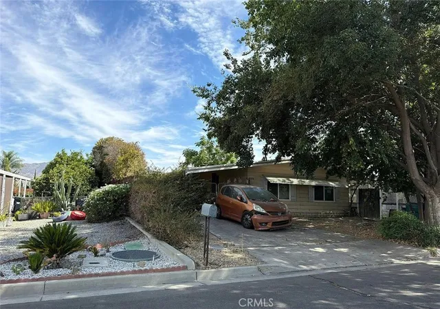 Photo 3 of Sale Pending at 43678 Elliot Ct, Hemet, CA 92544 | MLS# SW26199110 | Listing updated on 2026-09-16