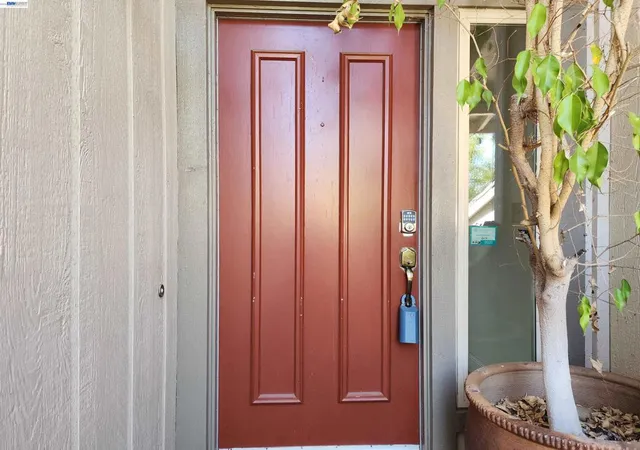Photo 3 of Sale Pending at 1108 Holmes Way, Hayward, CA 94541 | MLS# 41148052 | Listing updated on 2026-10-03