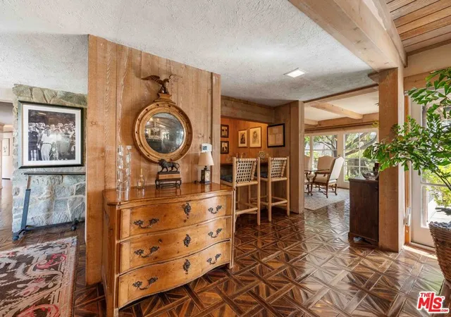 Photo 3 of Sale Pending at 1250 Shadow Hl Way, Beverly Hills, CA 90210 | MLS# 26987169 | Listing updated on 2026-10-06
