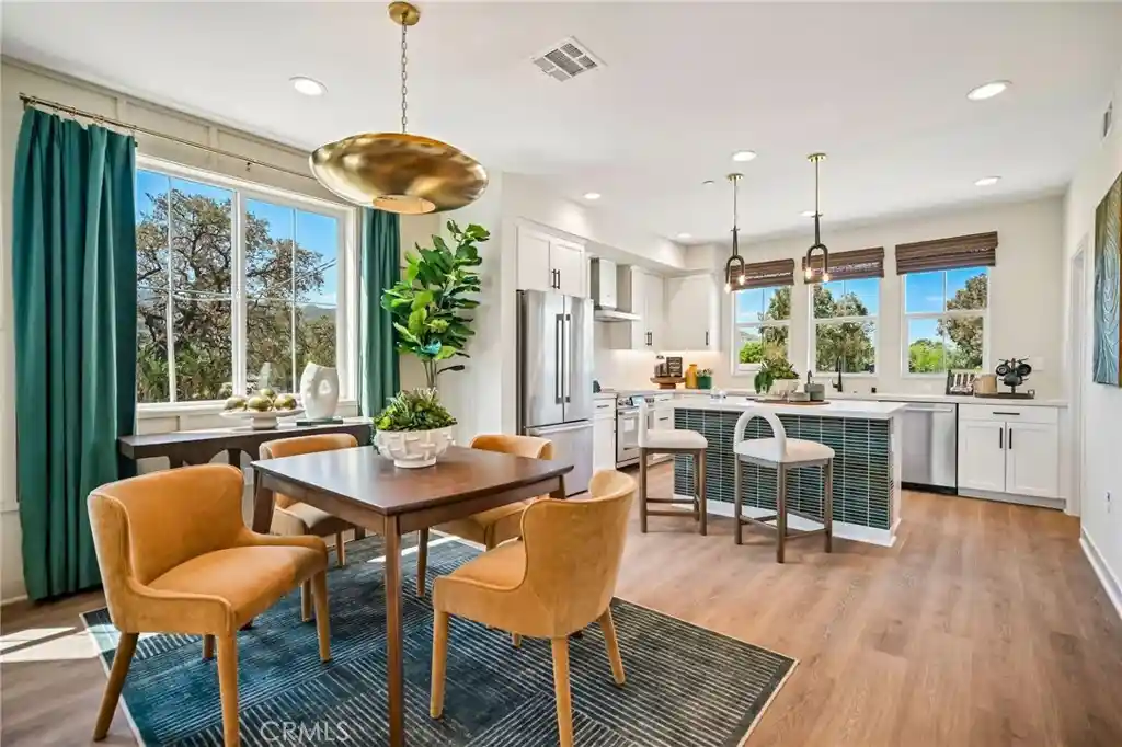Listing Photo 1 - Condo for sale in 5871 Maplewood Ln located at 5871 Maplewood Ln, Simi Valley, CA 93063 - Unit 5871 Maplewood Ln