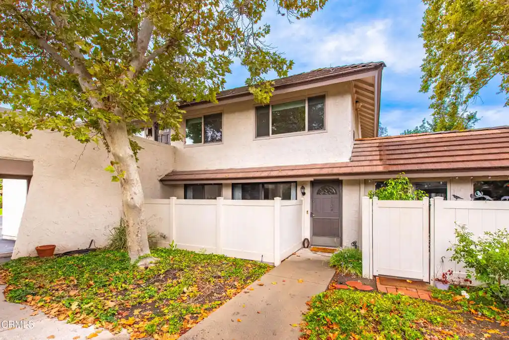 Listing Photo 2 - Condo for sale in 1124 Landsburn Cir located at 1124 Landsburn Cir, Westlake Village, CA 91361 - Unit 1124 Landsburn Cir