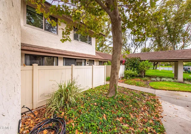 Listing Photo 3 - Condo for sale in building located at 1124 Landsburn Cir, Westlake Village, CA 91361