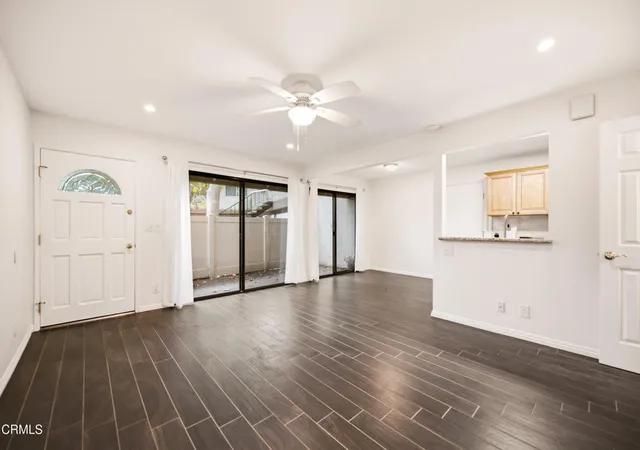 Listing Photo 5 - Condo for sale in building located at 1124 Landsburn Cir, Westlake Village, CA 91361