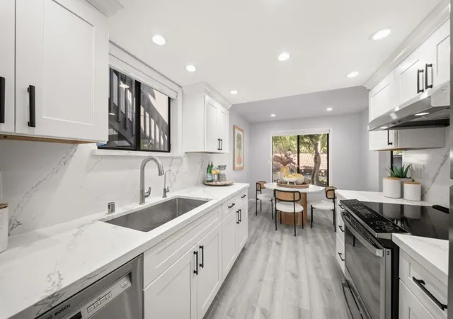Photo 2 of Condo for sale at 861 Cherry Crk Cir, San Jose, CA 95126 | MLS# ML82061046 | Listing updated on 2026-10-05