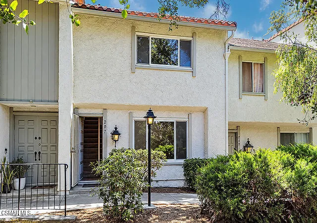 Photo 1 of Townhouse for sale at 207 Green Heath Pl, Thousand Oaks, CA 91361 | MLS# 226004363 | Listing updated on 2026-09-16