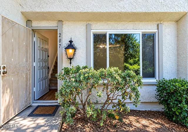 Photo 2 of Townhouse for sale at 207 Green Heath Pl, Thousand Oaks, CA 91361 | MLS# 226004363 | Listing updated on 2026-09-16