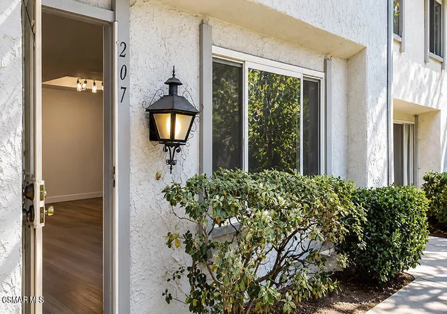 Photo 3 of Townhouse for sale at 207 Green Heath Pl, Thousand Oaks, CA 91361 | MLS# 226004363 | Listing updated on 2026-09-16