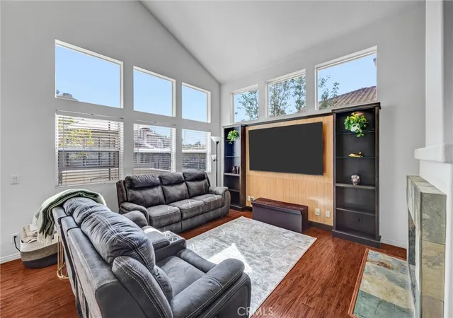Listing Photo 4 - Condo for sale in building located at 17 Camino Del Oro, Rancho Santa Margarita, CA 92688 - Unit #42