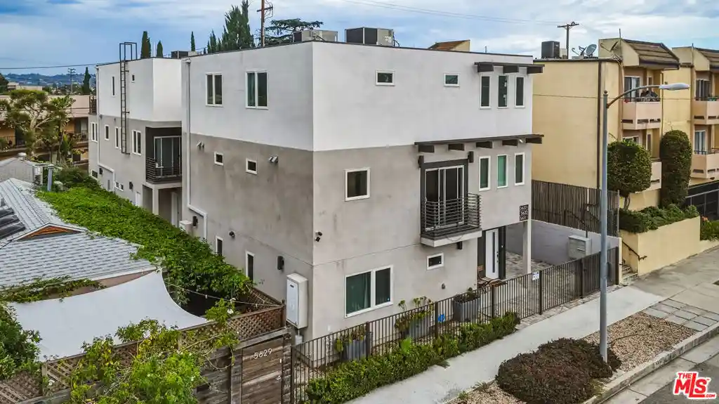 Multi family home for sale at 5631 Whitnall Hwy, North Hollywood, CA 91601 | MLS# 26987465