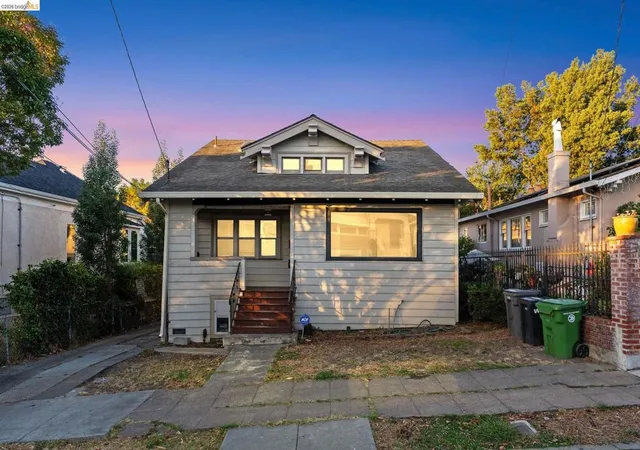 Photo 1 of Single family home for sale at 3275 Hyde, Oakland, CA 94601 | MLS# 41148076 | Listing updated on 2026-10-05