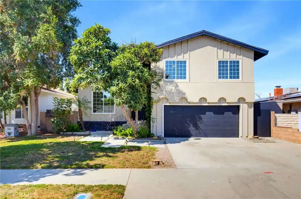 Photo 1 of Sale Pending at 6627 Columbus Ave, Van Nuys, CA 91405 | MLS# BB26199635 | Listing updated on 2026-10-30