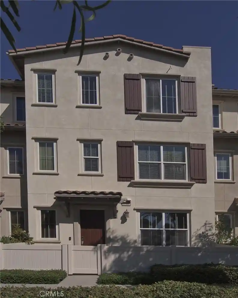 Condo for sale at 1581 E Lincoln, Anaheim, CA 92805 | MLS# DW26199936