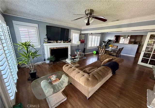 Photo 4 of House for sale at 1016 W 51st Place, Los Angeles, CA 90037 | MLS# DW26199935 | Listing updated on 2026-09-16