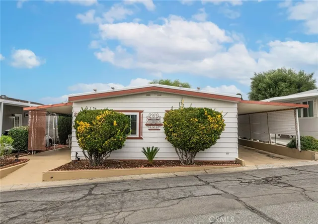 Photo 2 of Manufactured home for sale at 10320 Calimesa Blvd #260, Calimesa, CA 92320 | MLS# CV26198058 | Listing updated on 2026-10-12