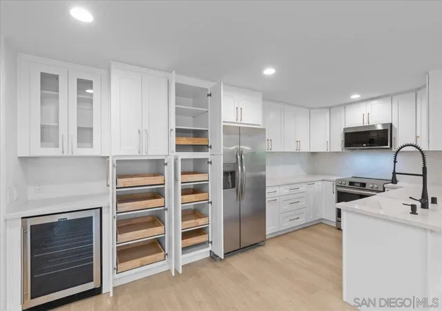 Listing Photo 4 - Condo for sale in building located at 580 Camino De La Reina, San Diego, CA 92108 - Unit #227