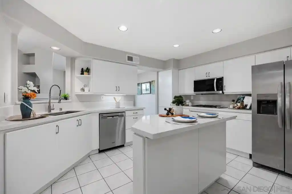 Townhouse for sale at 11916 Tivoli Park #8, San Diego, CA 92128 | MLS# 260022376SD