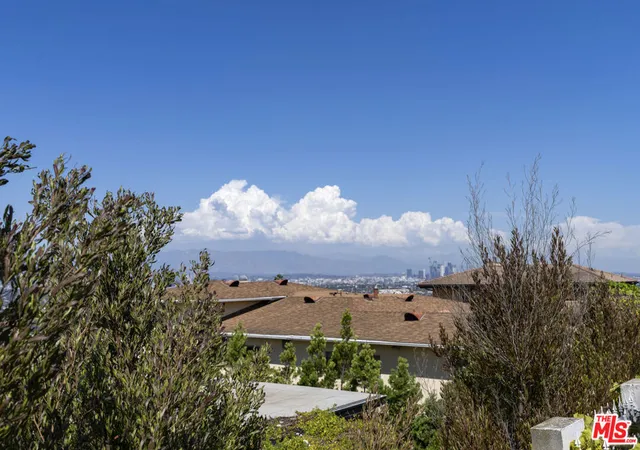Photo 20 of Single family home for sale at 4555 Don Diego Dr, Los Angeles, CA 90008 | MLS# 26987241 | Listing updated on 2026-10-01