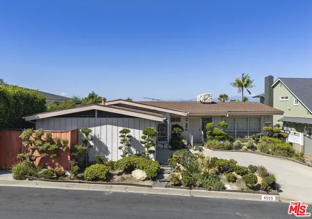 Photo 2 of Single family home for sale at 4555 Don Diego Dr, Los Angeles, CA 90008 | MLS# 26987241 | Listing updated on 2026-10-01