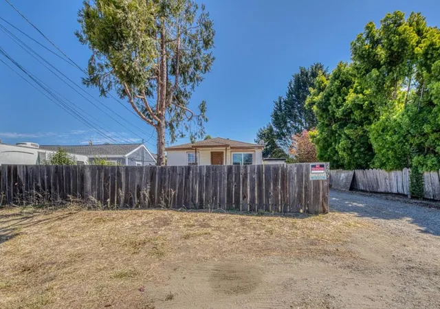 Photo 3 of Single family home for sale at 266 Manfre Rd, Watsonville, CA 95076 | MLS# ML82061070 | Listing updated on 2026-10-06