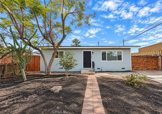 Photo 1 of Sale Pending at 130 N Grape St, Visalia, CA 93291 | MLS# FR26200029 | Listing updated on 2026-09-19