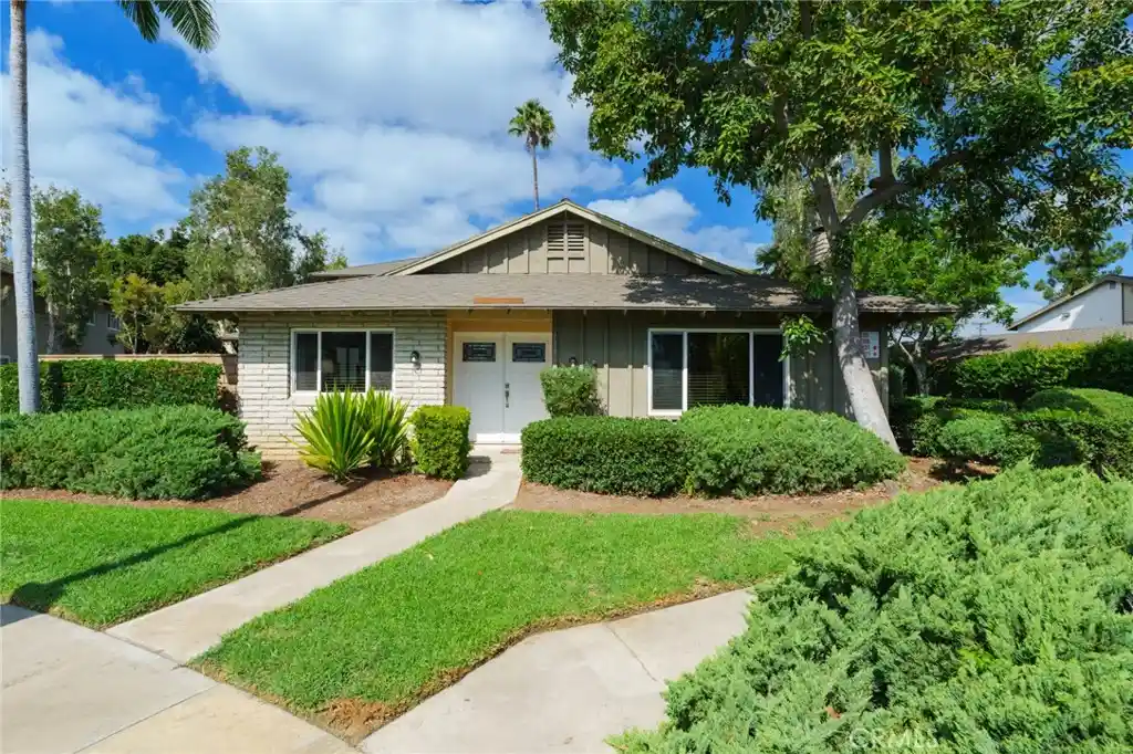 Condo for sale at 111 E Palmdale, Orange, CA 92865 | MLS# PW26199377