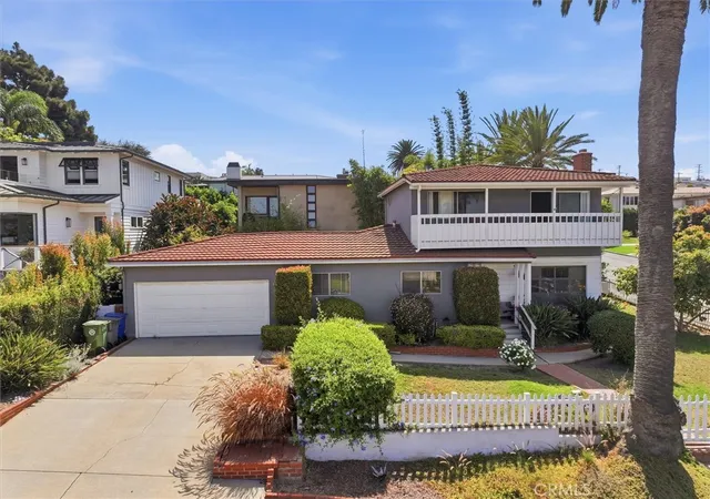 Photo 1 of Single family home for sale at 214 S Poinsettia Ave, Manhattan Beach, CA 90266 | MLS# SB26200109 | Listing updated on 2026-10-13
