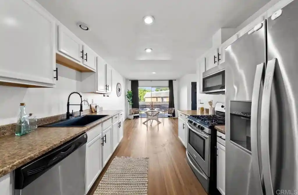 Listing Photo 2 - Condo for sale in 1217 Mariposa Ct located at 1217 Mariposa Ct, Vista, CA 92084 - Unit 1217 Mariposa Ct
