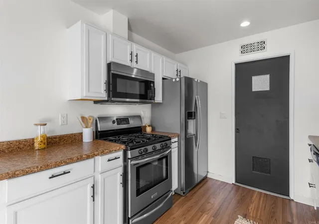 Listing Photo 4 - Condo for sale in building located at 1217 Mariposa Ct, Vista, CA 92084