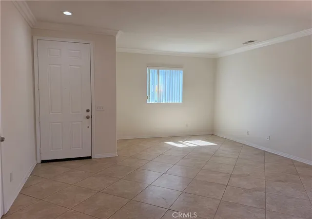 Photo 3 of Sale Pending at 146 Moneda Ct, Hemet, CA 92545 | MLS# IG26197285 | Listing updated on 2026-09-15
