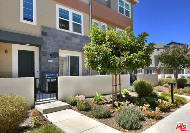 Photo 1 of Condo for sale at 27123 Red Tail Pl, Valencia, CA 91381 | MLS# 26985895 | Listing updated on 2026-09-20