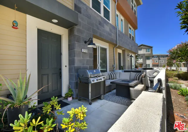 Photo 2 of Condo for sale at 27123 Red Tail Pl, Valencia, CA 91381 | MLS# 26985895 | Listing updated on 2026-09-20