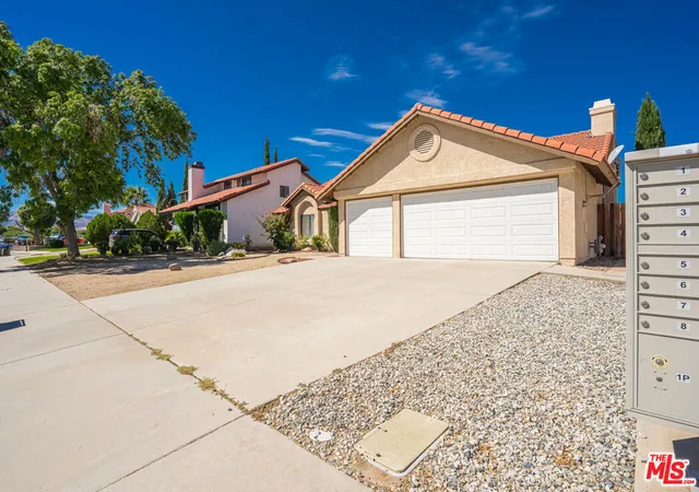 Photo 4 of Sale Pending at 37519 Rose St, Palmdale, CA 93552 | MLS# 26987733 | Listing updated on 2026-10-02