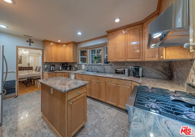 Photo 4 of Single family home for sale at 516 N Crescent Hts Blvd, Los Angeles, CA 90048 | MLS# 26987767 | Listing updated on 2026-10-01