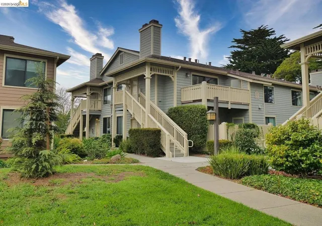 Listing Photo 2 - Condo for sale in building located at 202 Shoreline Ct, Richmond, CA 94804