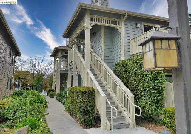 Listing Photo 3 - Condo for sale in building located at 202 Shoreline Ct, Richmond, CA 94804