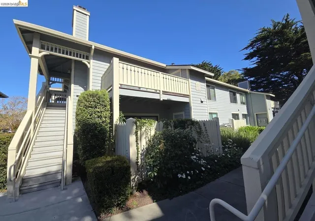 Listing Photo 4 - Condo for sale in building located at 202 Shoreline Ct, Richmond, CA 94804