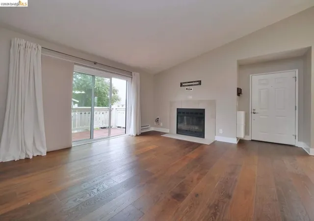 Listing Photo 5 - Condo for sale in building located at 202 Shoreline Ct, Richmond, CA 94804