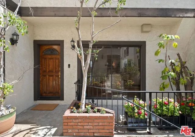 Townhouse for sale at 4338 Gentry Ave #4, Studio City, CA 91604 | MLS# 26987787