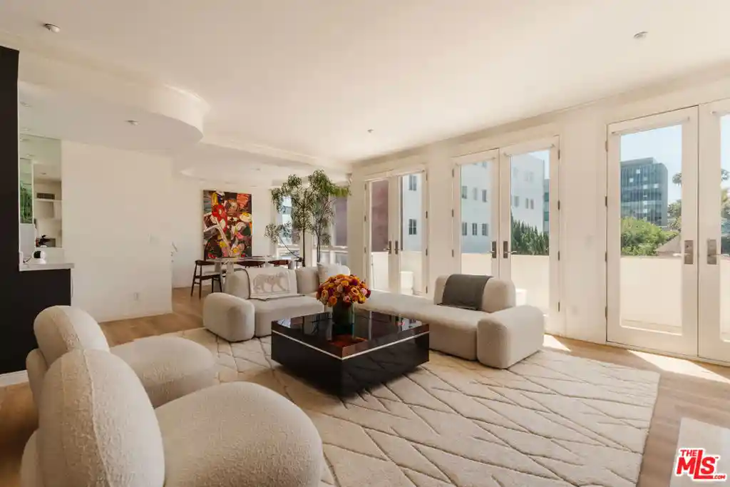 Listing Photo 1 - Condo for sale in 121 N Almont Dr located at 121 N Almont Dr, Beverly Hills, CA 90211 - Unit #304
