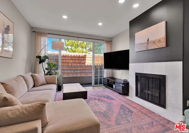 Photo 2 of Condo for sale at 810 S Lucerne Blvd #203, Los Angeles, CA 90005 | MLS# 26972609 | Listing updated on 2026-10-07