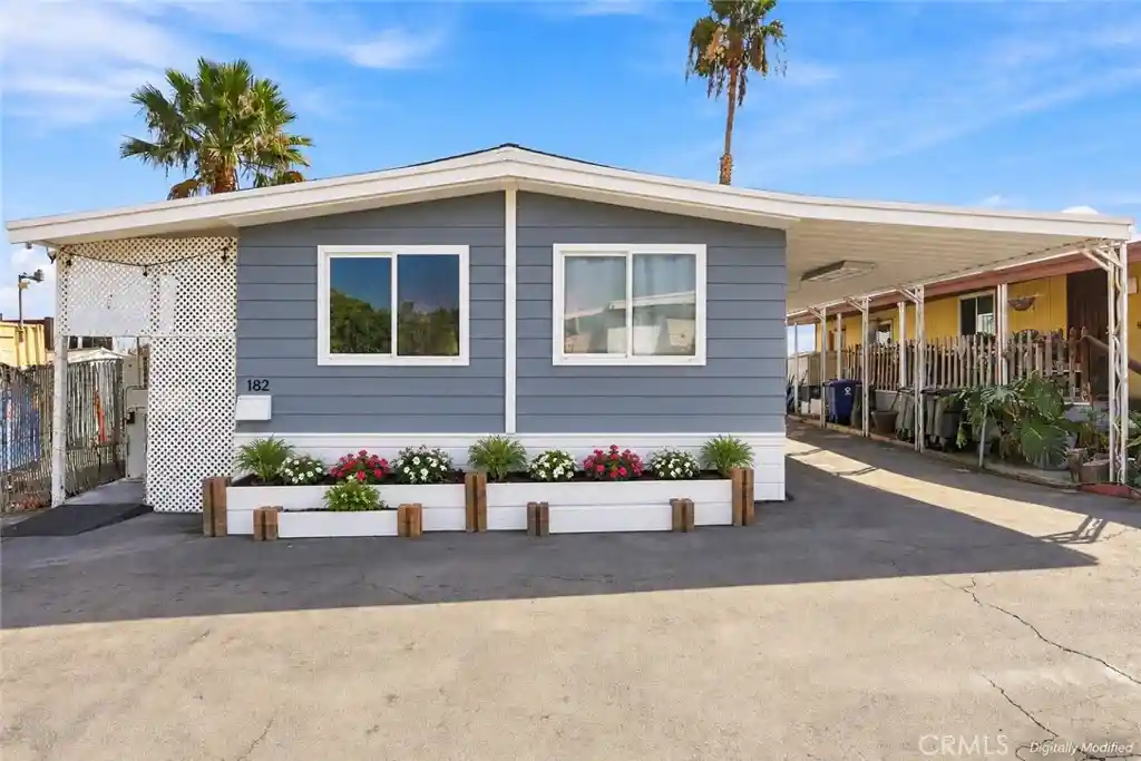 Photo 1 of Sale Pending at 5450 N Paramount Blvd, Long Beach, CA 90805 | MLS# DW26201210 | Listing updated on 2026-10-13