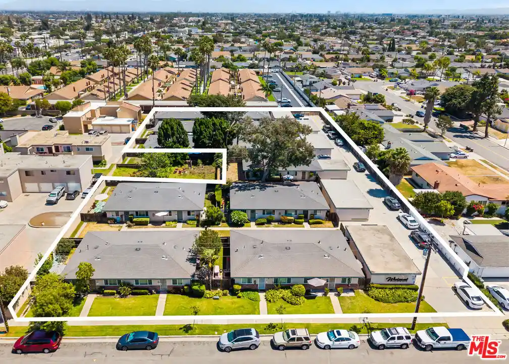 Listing Photo 1 - Condo for sale in 17062 B Ln located at 17062 B Ln, Huntington Beach, CA 92647 - Unit 17062 B Ln