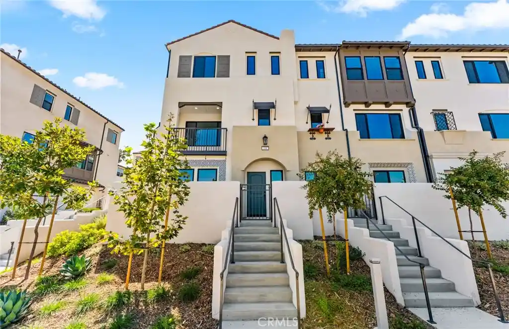 Photo 1 of Townhouse for sale at 108 Pickwick Ln Ct, Burbank, CA 91506 | MLS# IV26201342 | Listing updated on 2026-10-29