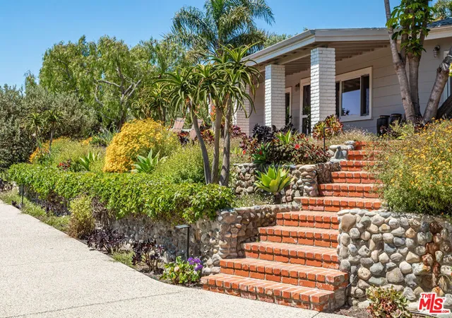 Photo 4 of Single family home for sale at 28901 Boniface Dr, Malibu, CA 90265 | MLS# 26987977 | Listing updated on 2026-09-23