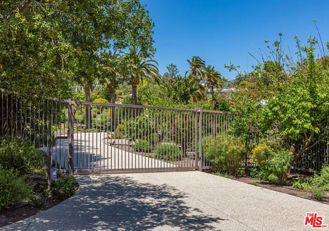 Photo 3 of Single family home for sale at 28873 Boniface Dr, Malibu, CA 90265 | MLS# 26987979 | Listing updated on 2026-09-23