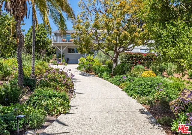 Photo 4 of Single family home for sale at 28873 Boniface Dr, Malibu, CA 90265 | MLS# 26987979 | Listing updated on 2026-09-23