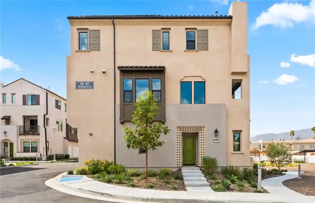 Photo 1 of Townhouse for sale at 100 Pickwick Ln, Burbank, CA 91506 | MLS# IV26201370 | Listing updated on 2026-10-29